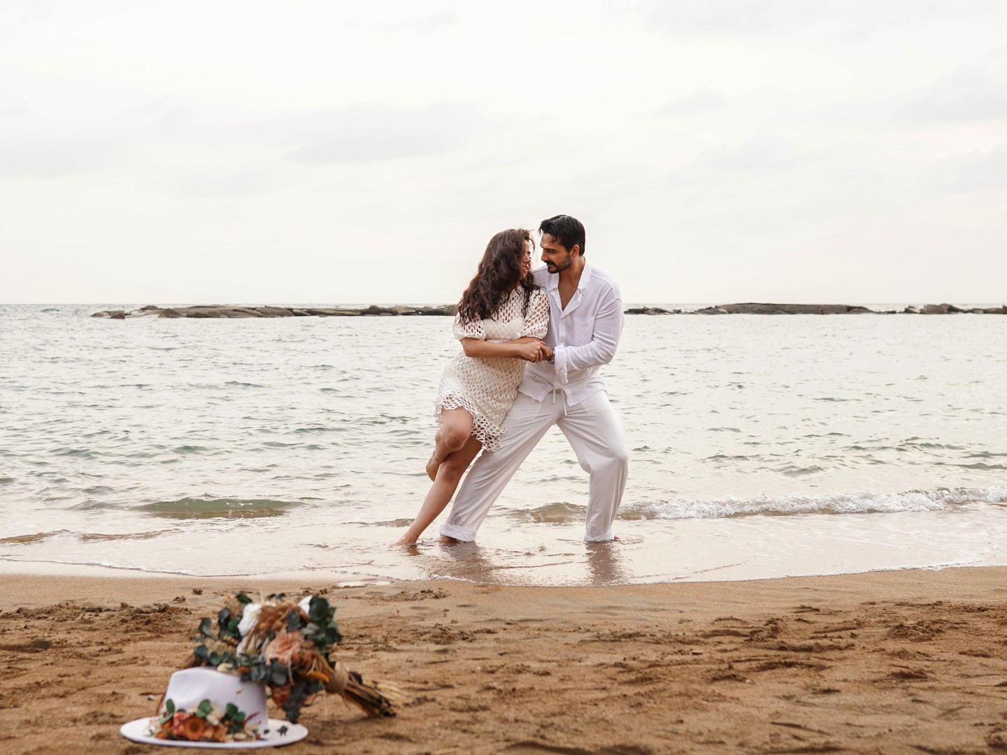 Sahilde Dans Eden Çift - Kuşadası F1 Foto & Video
